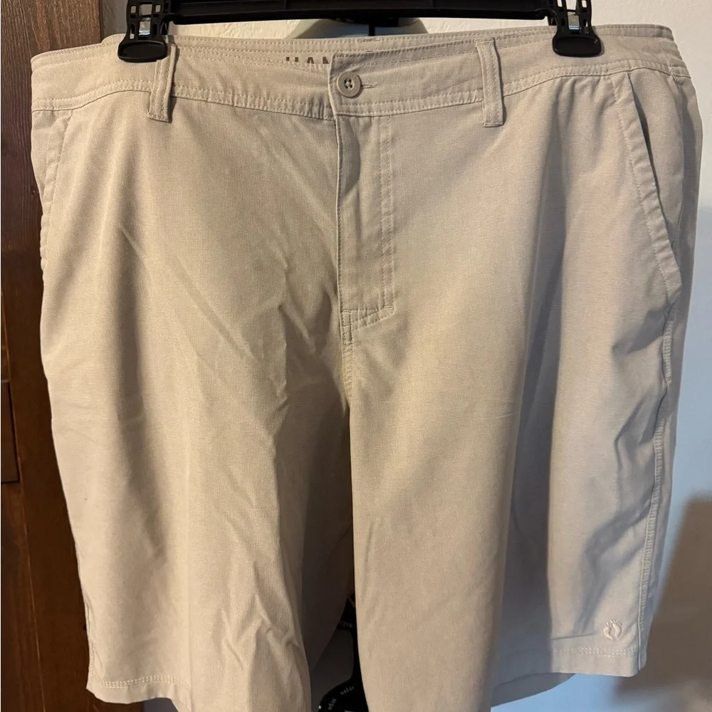 4 Pair Hang Ten Men's Everyday Hybrid Shorts in Black, Gray, Navy, and Khaki - Picture 12 of 13